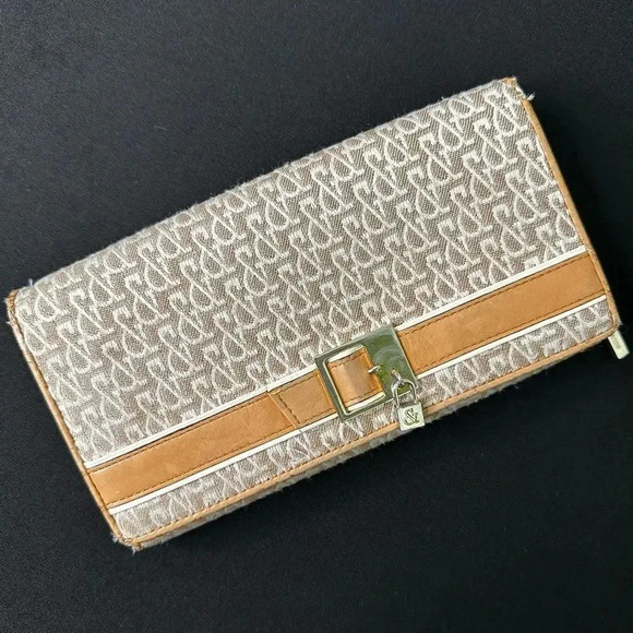 Givenchy Wallet Bundle - Picture 9 of 16